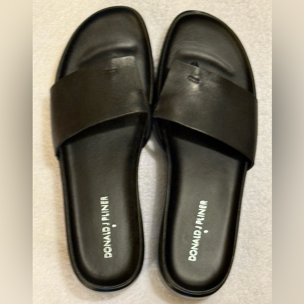 NWOT Donald Pliner Fifi Black Slide Sandals- Size 8 1/2